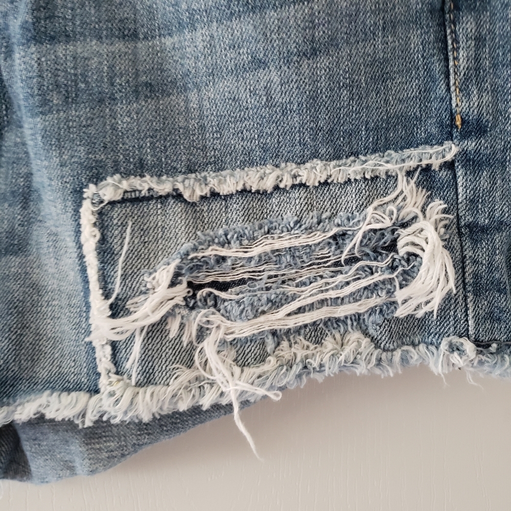 American Eagle, Distressed, Blue, Denim Jean Shorts. Size 4. - Picture 3 of 10